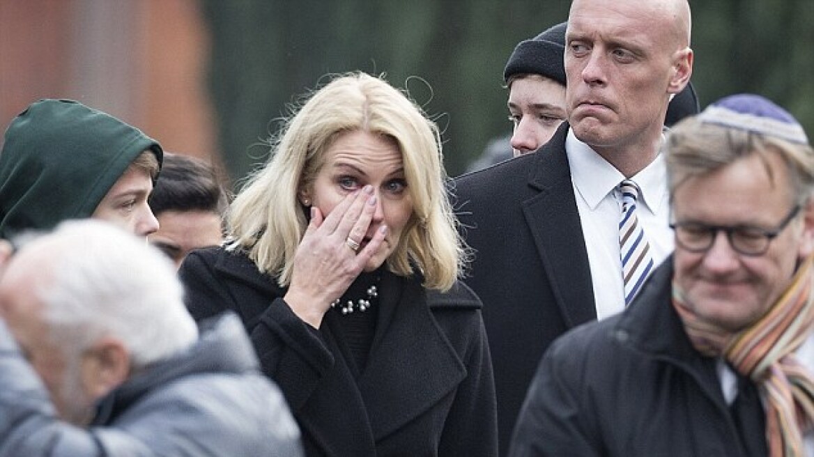 Με δάκρυα στα μάτια η πρωθυπουργός της Δανίας στην κηδεία του Εβραίου φρουρού της συναγωγής