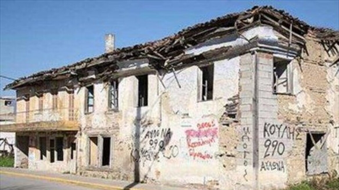 Κατεδαφίζεται το σπίτι του Μενέλαου Λουντέμη