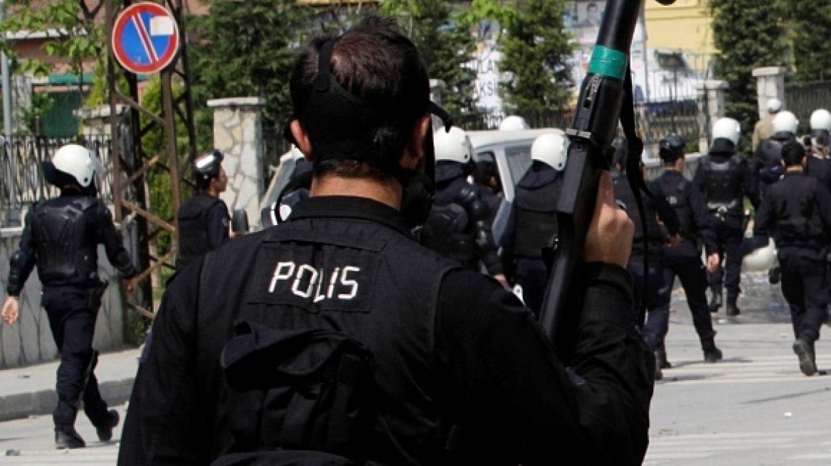 Τουρκία: Δεκάδες αστυνομικοί συνελήφθησαν για τηλεφωνικές παρακολουθήσεις