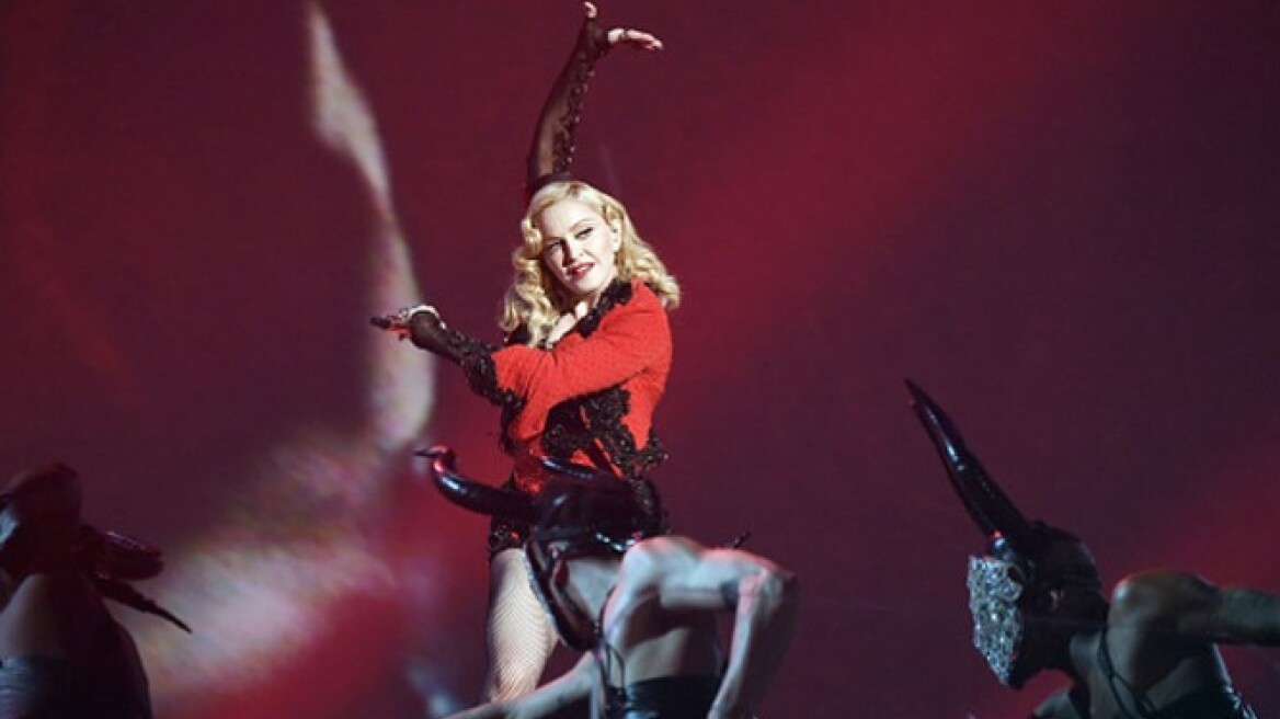 Βίντεο: Δείτε την απίστευτη τούμπα της Madonna στα Brit Awards!