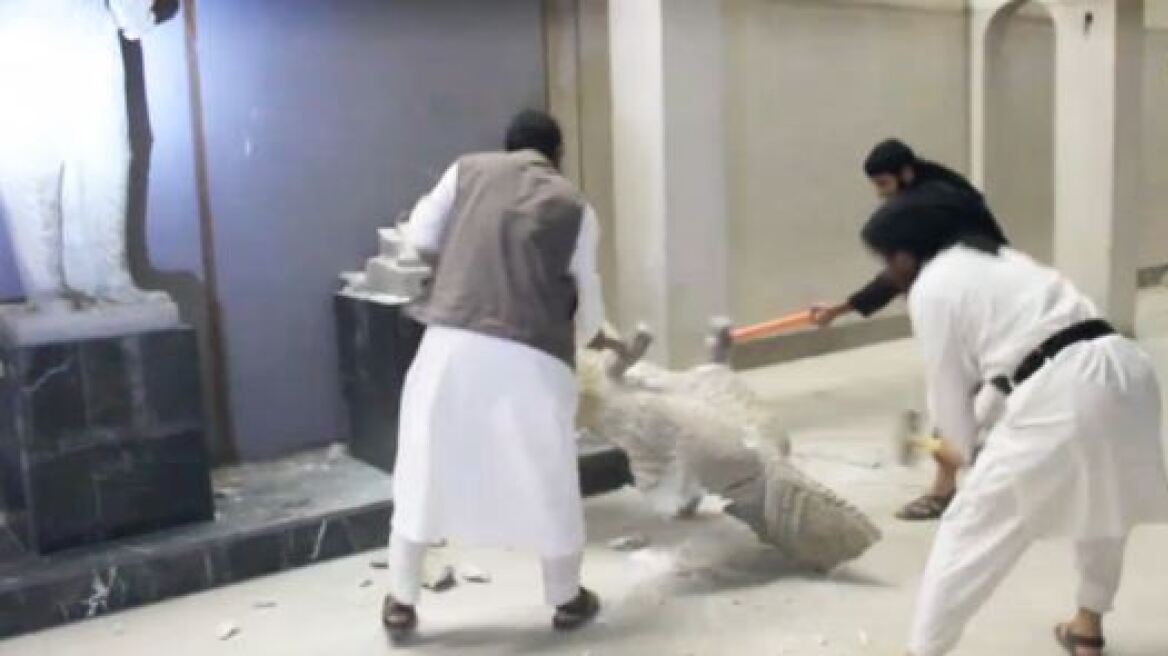 Βίντεο ντοκουμέντο: Τζιχαντιστές καταστρέφουν ιστορικό μουσείο στη Νινευή!