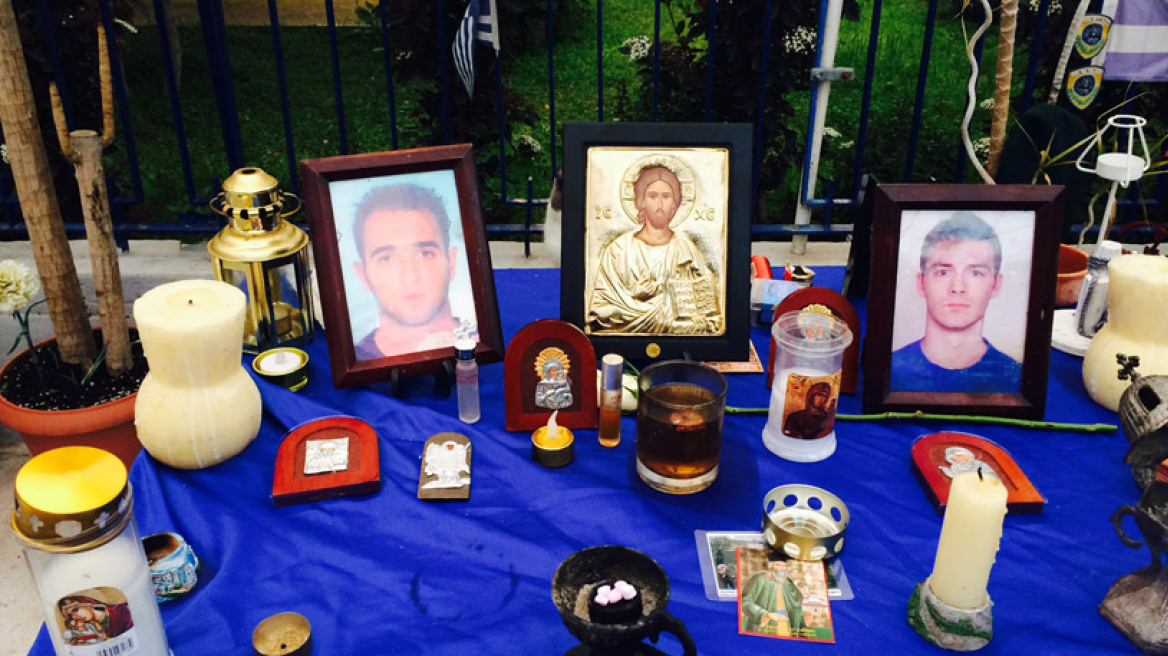 Τρισάγιο στη μνήμη των δύο αστυνομικών που δολοφονήθηκαν στου Ρέντη