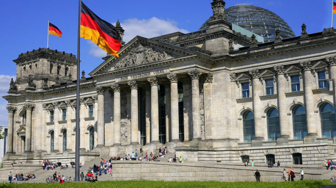 Για πρώτη φορά τόσο ανοικτά το Βερολίνο απειλεί με χρεοκοπία 