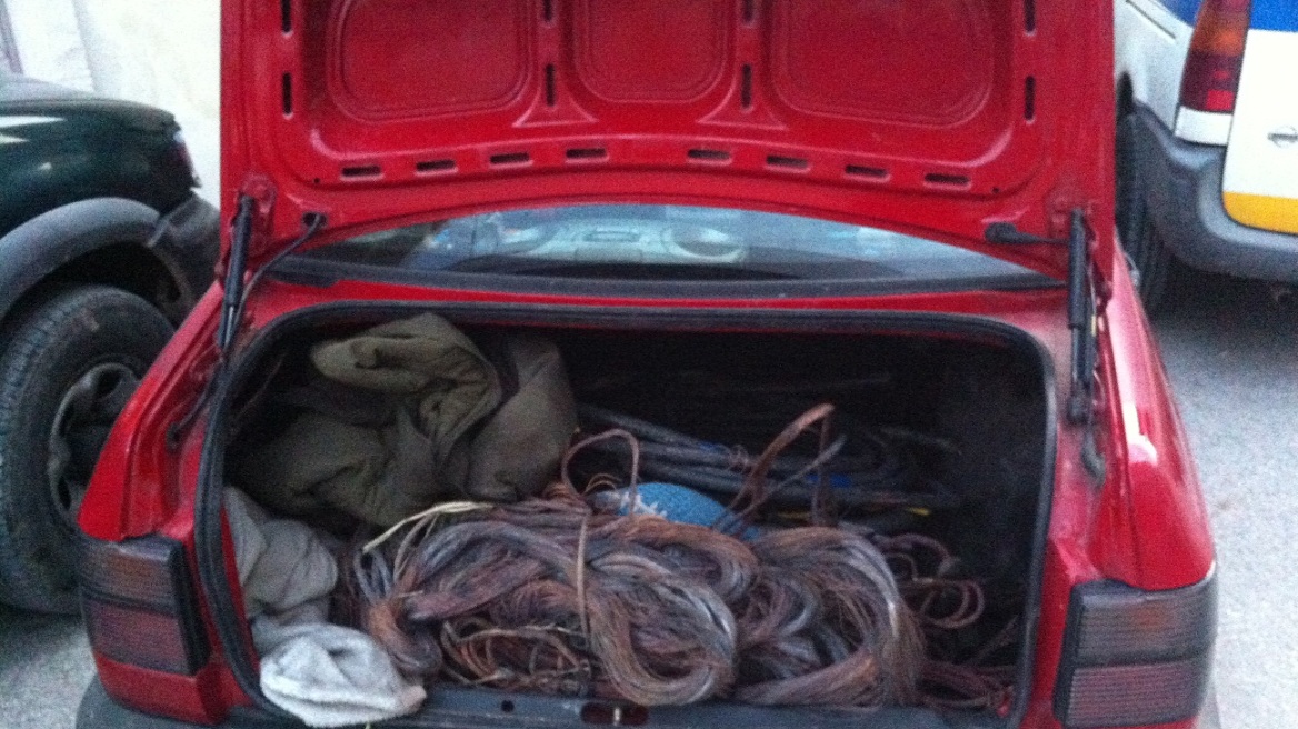 Αιτωλοακαρνανία: Είχαν κρύψει στο αυτοκίνητο καλώδια 700 κιλών