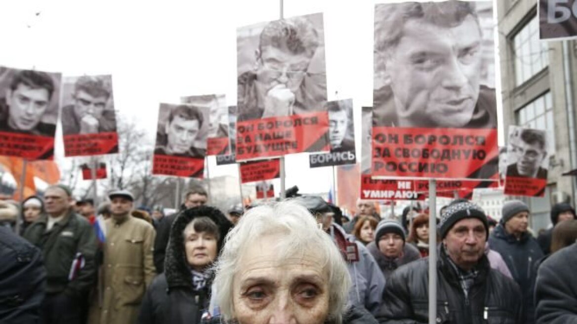 Σήμερα η κηδεία του Νεμτσόφ - Επέστρεψε στην Ουκρανία η σύντροφός του