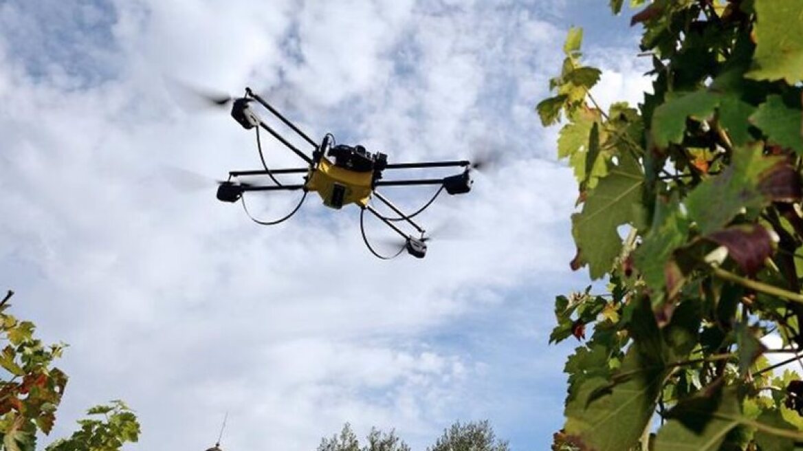 Drones συνεχίζουν να αλωνίζουν πάνω από το Παρίσι 