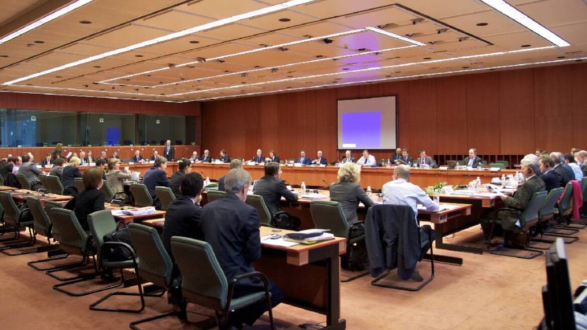 «Παζάρι» για το κόστος των μέτρων Βαρουφάκη πριν το Eurogroup