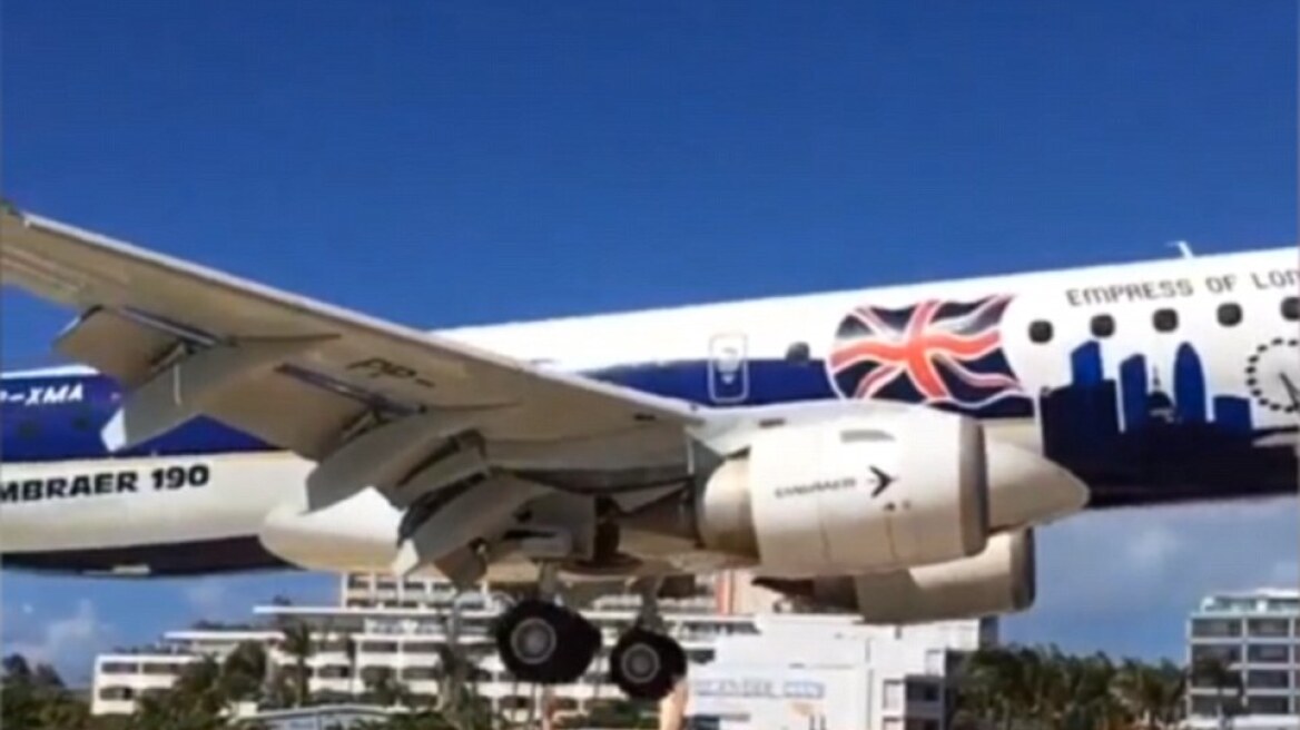 Εντυπωσιακό βίντεο: Δείτε αεροπλάνο να προσγειώνεται «πάνω από τα κεφάλια των τουριστών»!