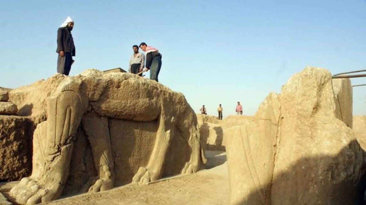 Ιράκ: Οι τζιχαντιστές καταστρέφουν αρχαία με μπουλντόζες