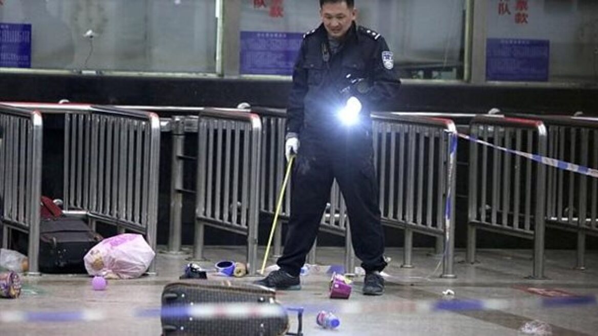 Kίνα: Τουλάχιστον 9 τραυματίες σε επιθέσεις με μαχαίρια σε σιδηροδρομικό σταθμό