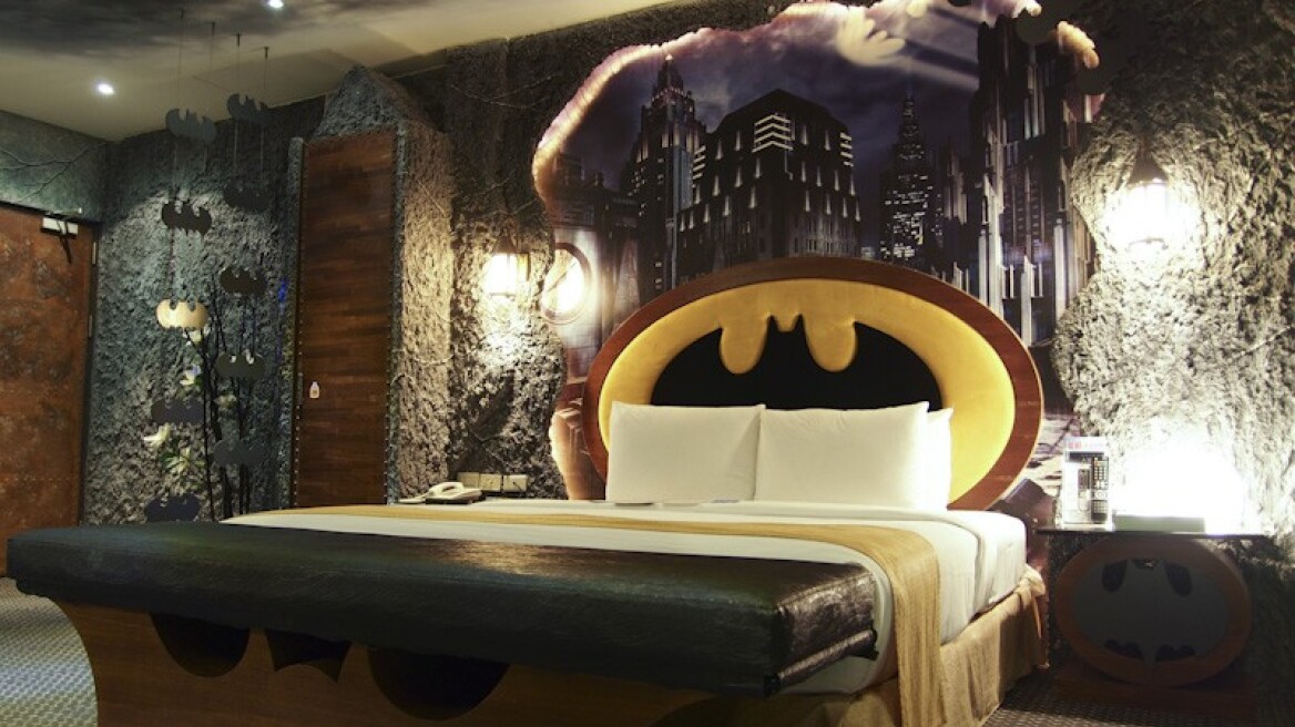 Δείτε φωτογραφίες από το sexy δωμάτιο του Batman