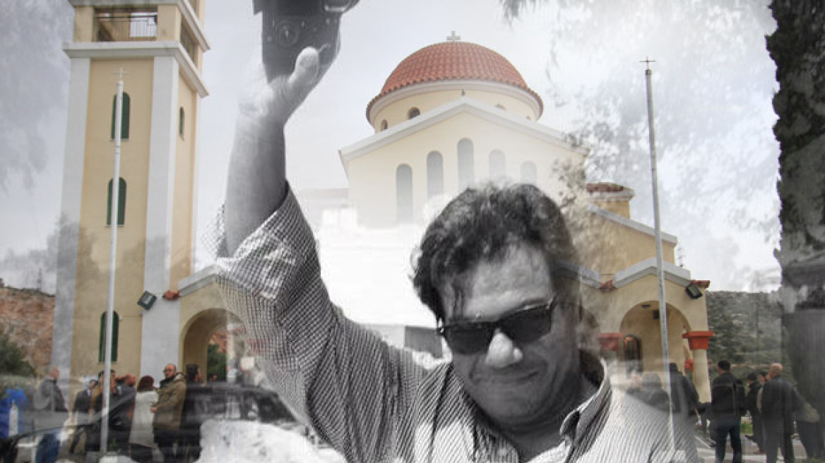Βίντεο: Το «τελευταίο αντίο» στον Μανώλη Τζιράκη - Αρκετοί επώνυμοι στην κηδεία του 