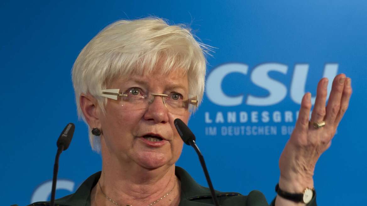 Γερμανία: Οι Έλληνες να μην δαγκώνουν το χέρι που τους ταϊζει, λέει στέλεχος της CSU