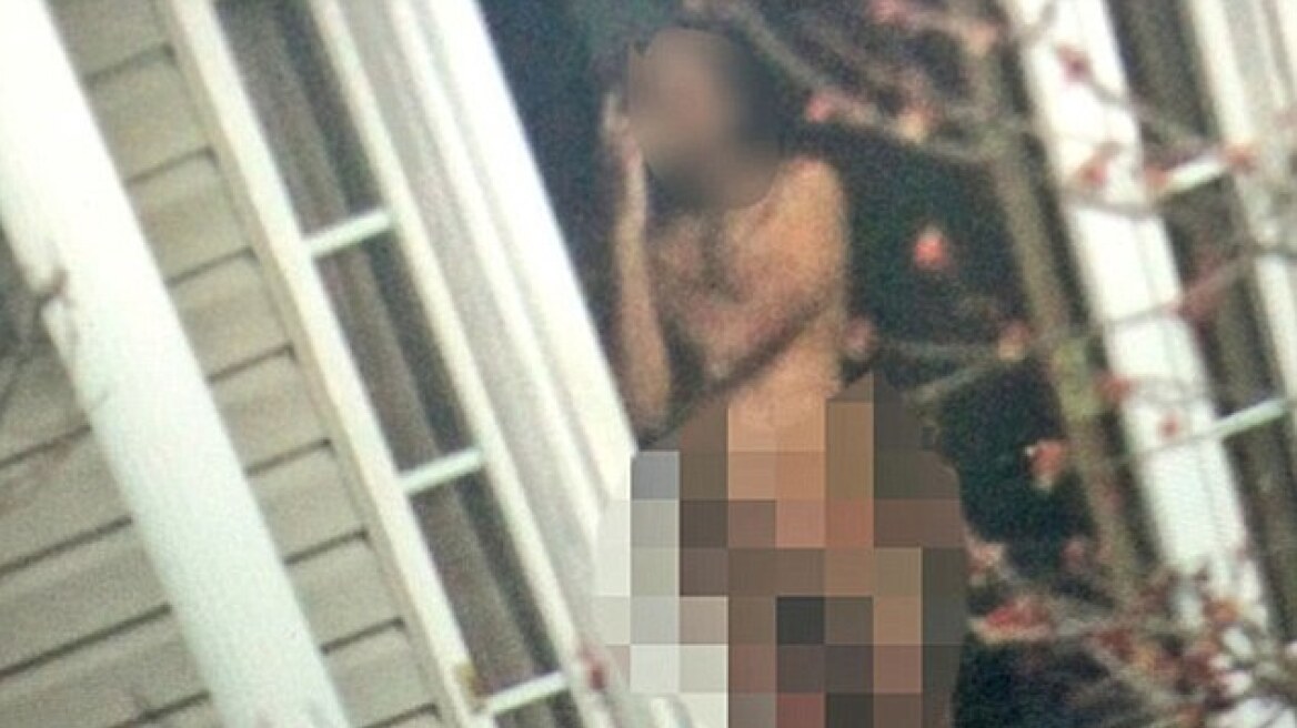 ΗΠΑ: Στέκεται γυμνός στην εξώπορτά του και η αστυνομία δεν μπορεί να επέμβει