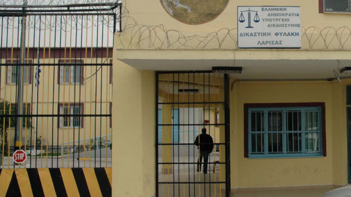 Ένας νεκρός σε συμπλοκή κρατουμένων στις φυλακές Λάρισας