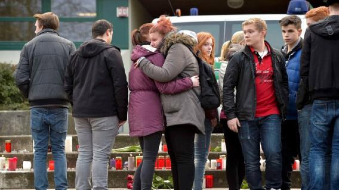 Σκηνές τραγωδίας στο σχολείο που έχασε 16 μαθητές στο μοιραίο Airbus