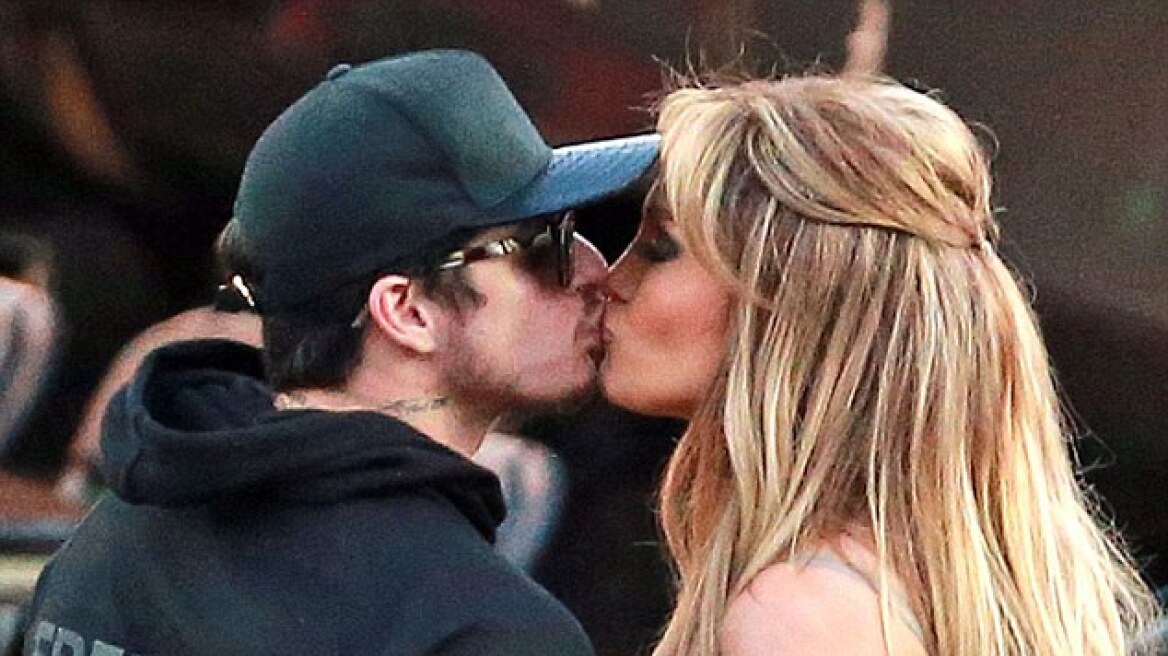 Τα τρυφερά φιλιά της Jennifer Lopez με τον 27χρονο Casper Smart