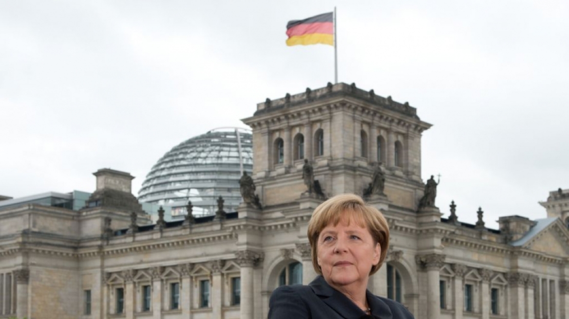 Spiegel σε Μέρκελ: Σταμάτα την παράλογη πολιτική στην Ελλάδα, ενοποίησε την Ευρώπη