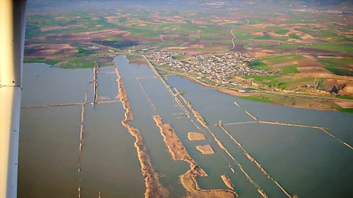 Βίντεο: Σε κίνδυνο από τις πλημμύρες δέκα χωριά στις Σέρρες