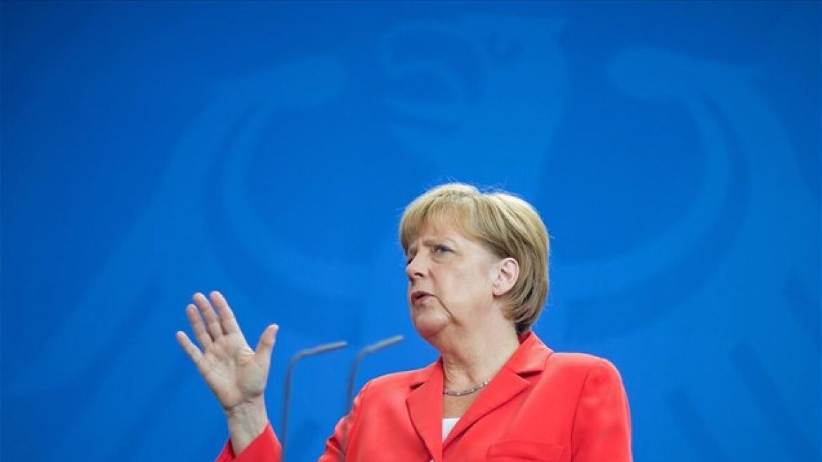 Μέρκελ: Δουλεύουμε όλοι για να παραμείνει η Ελλάδα στο ευρώ 