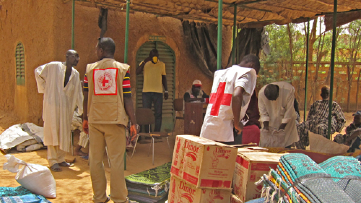 Μάλι: Πυρπολήθηκε φορτηγό του Ερυθρού Σταυρού