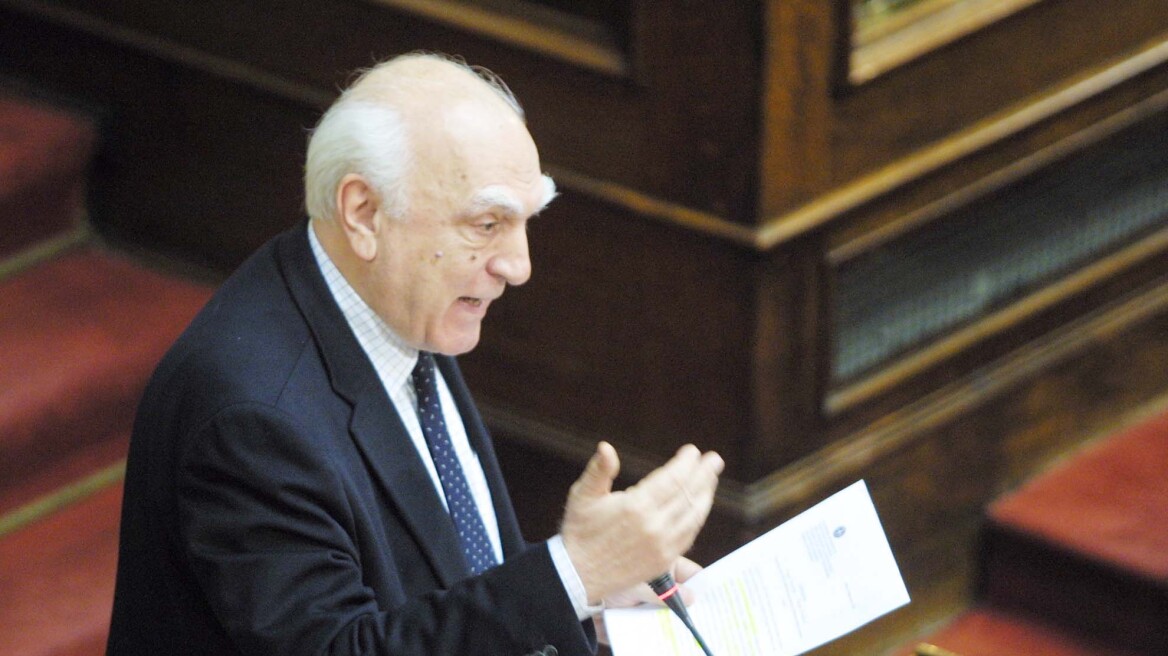 «Έφυγε» ο πρώην υπουργός Λάμπρος Παπαδήμας