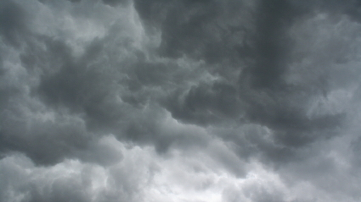 Συννεφιά, βροχές και άνεμοι τη Μ. Τρίτη - Τι θα συμβεί την υπόλοιπη Μ. Εβδομάδα
