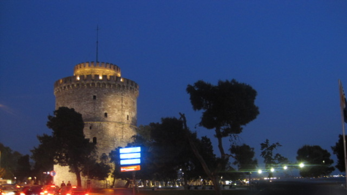 Στα… κόκκινα ο Λευκός Πύργος και το Πνευματικό Κέντρο Δήμου Αθηναίων