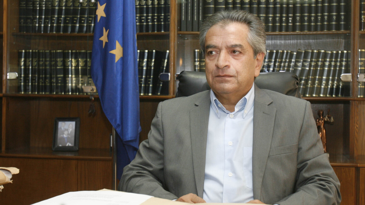 Ο βοηθός γενικός εισαγγελέας Κύπρου κατηγορεί τον γενικό εισαγγελέα για ποινικά αδικήματα 