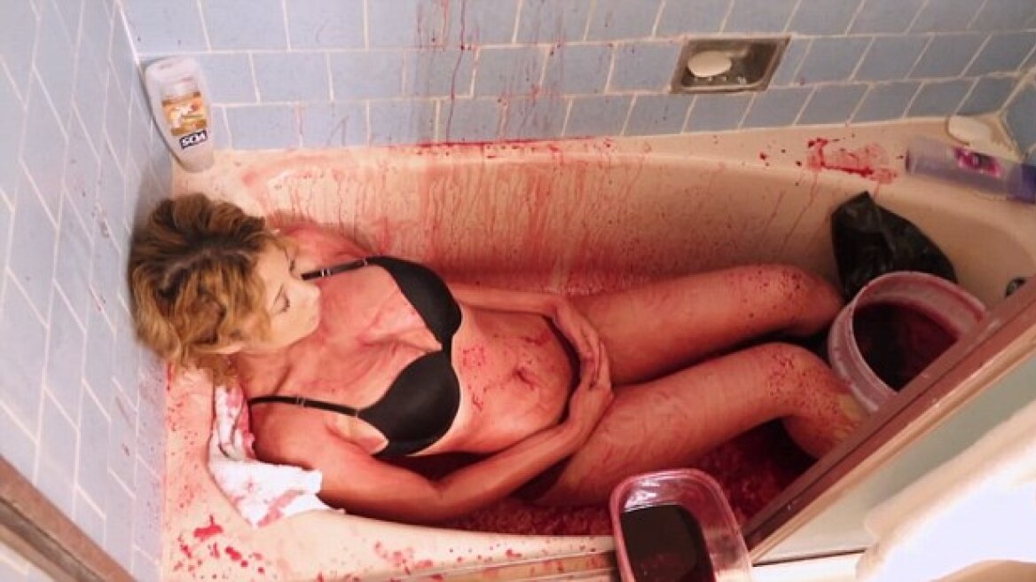 ΗΠΑ: 19χρονο μοντέλο κάνει μπάνιο σε αίμα για να μείνει νέα