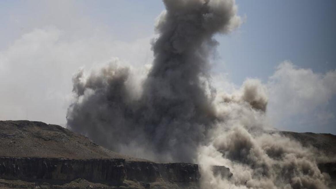 Τουλάχιστον 52 νεκροί σε μάχες και  βομβαρδισμούς στην Υεμένη