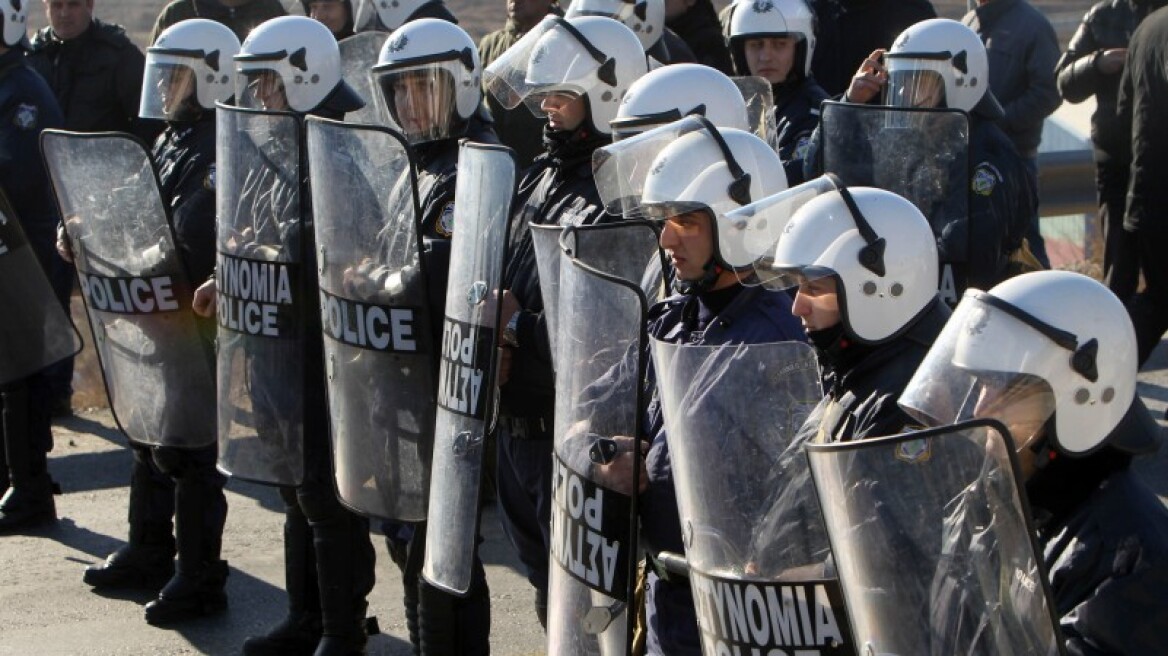 Ομάδα Διαμεσολάβησης μεταξύ διαδηλωτών και αστυνομικών «αντικαθιστά» τα ΜΑΤ