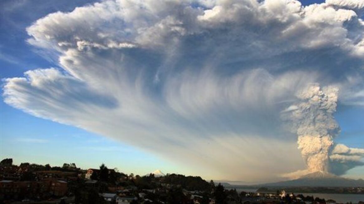Εκκενώνονται περιοχές στην Χιλή έπειτα από την έκρηξη του ηφαιστείου 