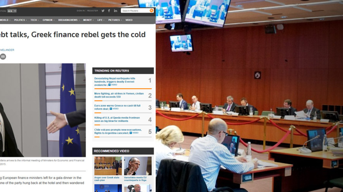 Reuters: Οι ΥΠΟΙΚ της Ευρωζώνης έτρωγαν και ο Βαρουφάκης «περιπλανιόταν μόνος στο σκοτάδι»