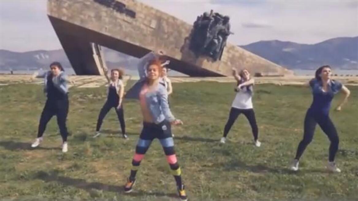 Βίντεο: Σάλος από έξι Ρωσίδες που χόρεψαν μπροστά σε μνημείο του Β΄ Παγκοσμίου Πολέμου
