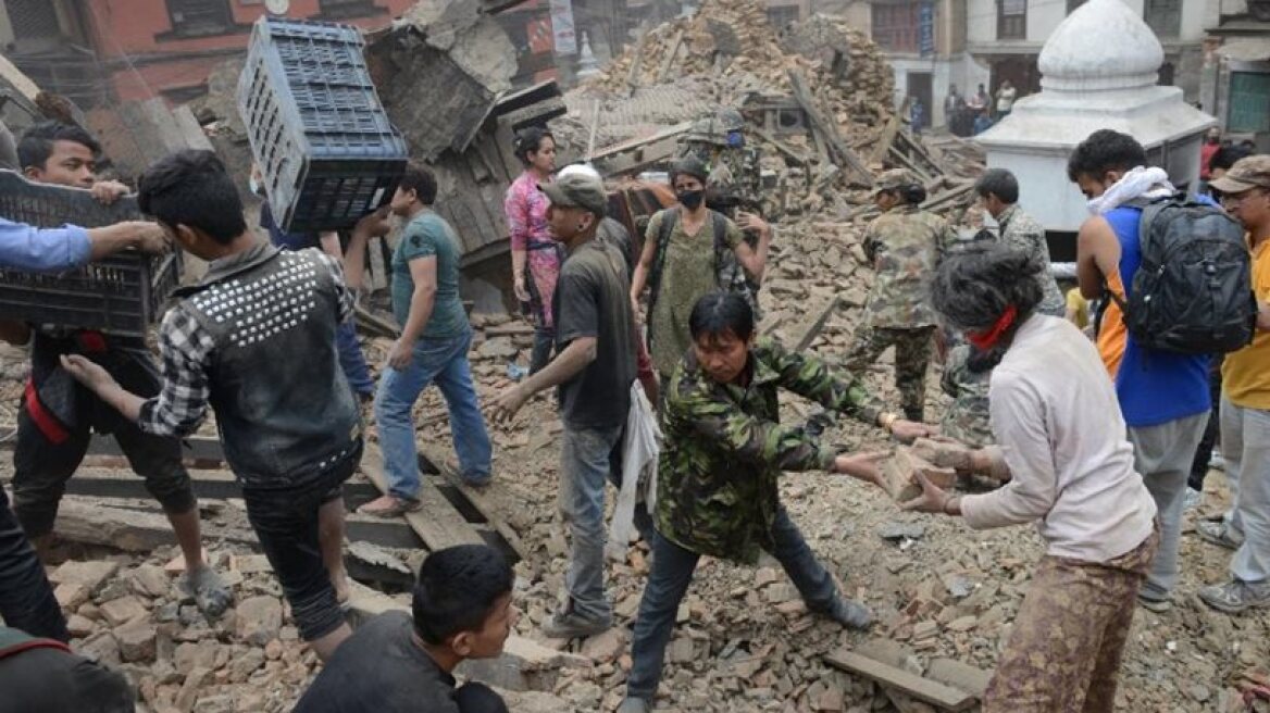 Nεπάλ: Πάνω από 4.500 εθελοντές ψάχνουν για επιζώντες σε δορυφορικές φωτογραφίες 