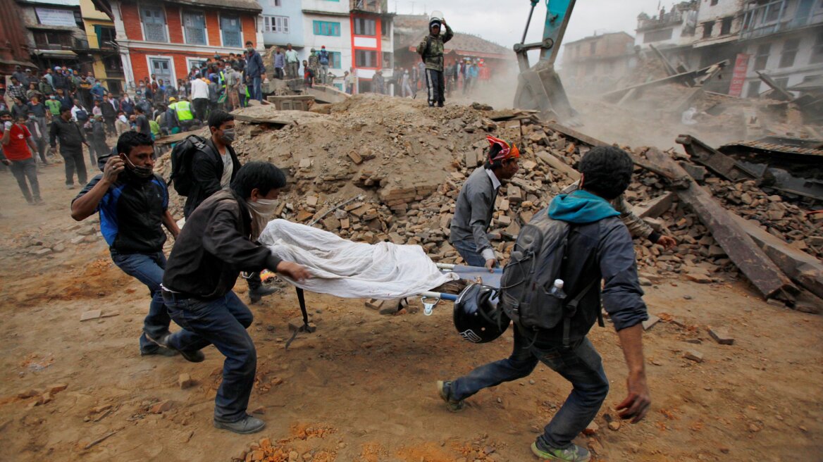 Νεπάλ: Στους 5.844 οι νεκροί από το σεισμό