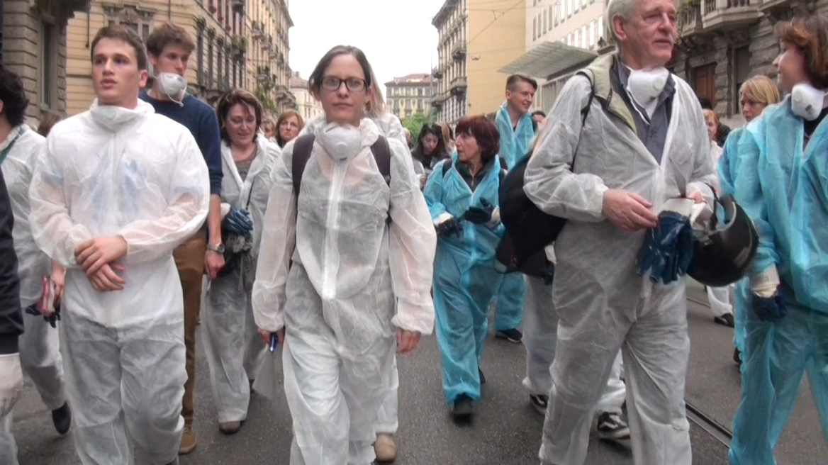 Ιταλία: 20.000 εθελοντές καθαρίζουν το Μιλάνο μετά τα βίαια επεισόδια