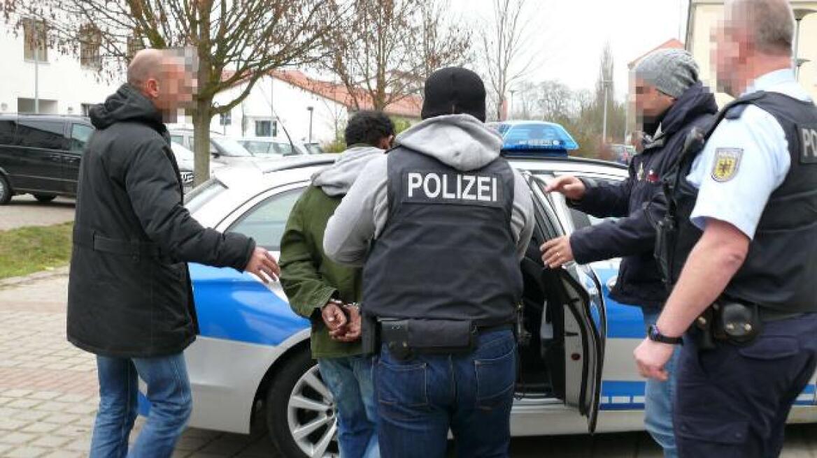Γερμανία: Συνελήφθησαν 3 άτομα για διακίνηση ανθρώπων