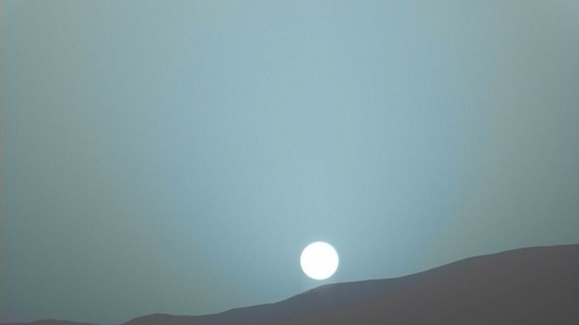 Δείτε εκπληκτικές εικόνες από το μπλε ηλιοβασίλεμα του Άρη