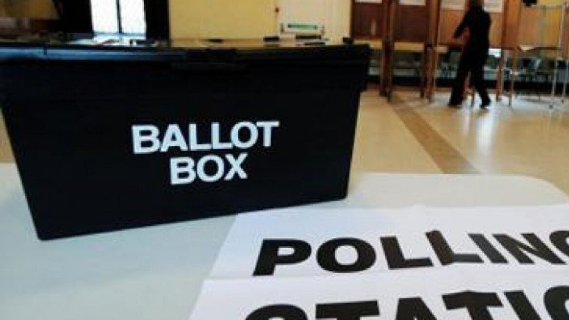 Βρετανία: Ισόπαλα ξεκινούν τα δύο κόμματα τη «μάχη» των εκλογών