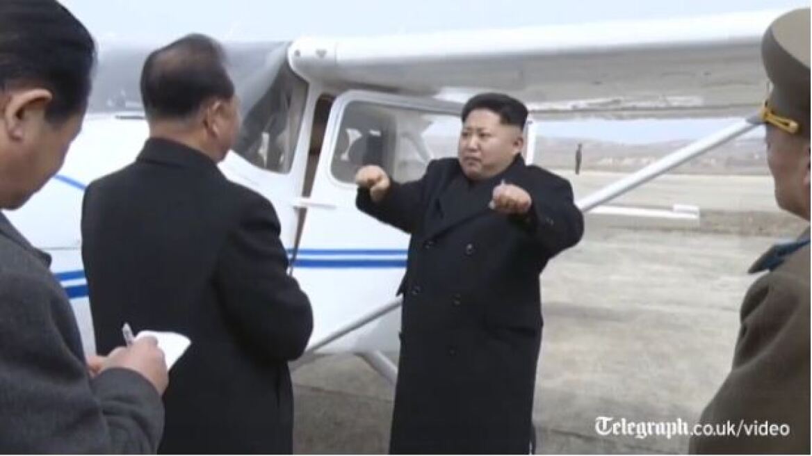 Βόρεια Κορέα: Ο Κιμ Γιονγκ Ουν πετάει και αεροπλάνο! 
