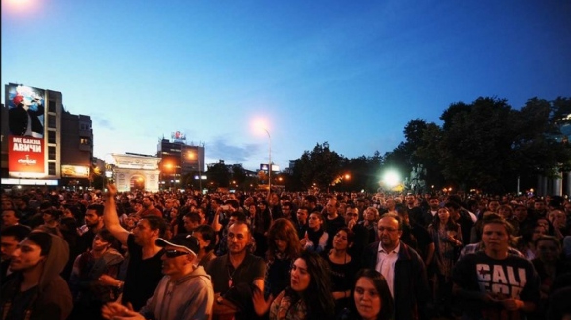 ΠΓΔΜ: Διανυκτερεύουν σε σκηνές για να φύγει ο Γκρούεφσκι