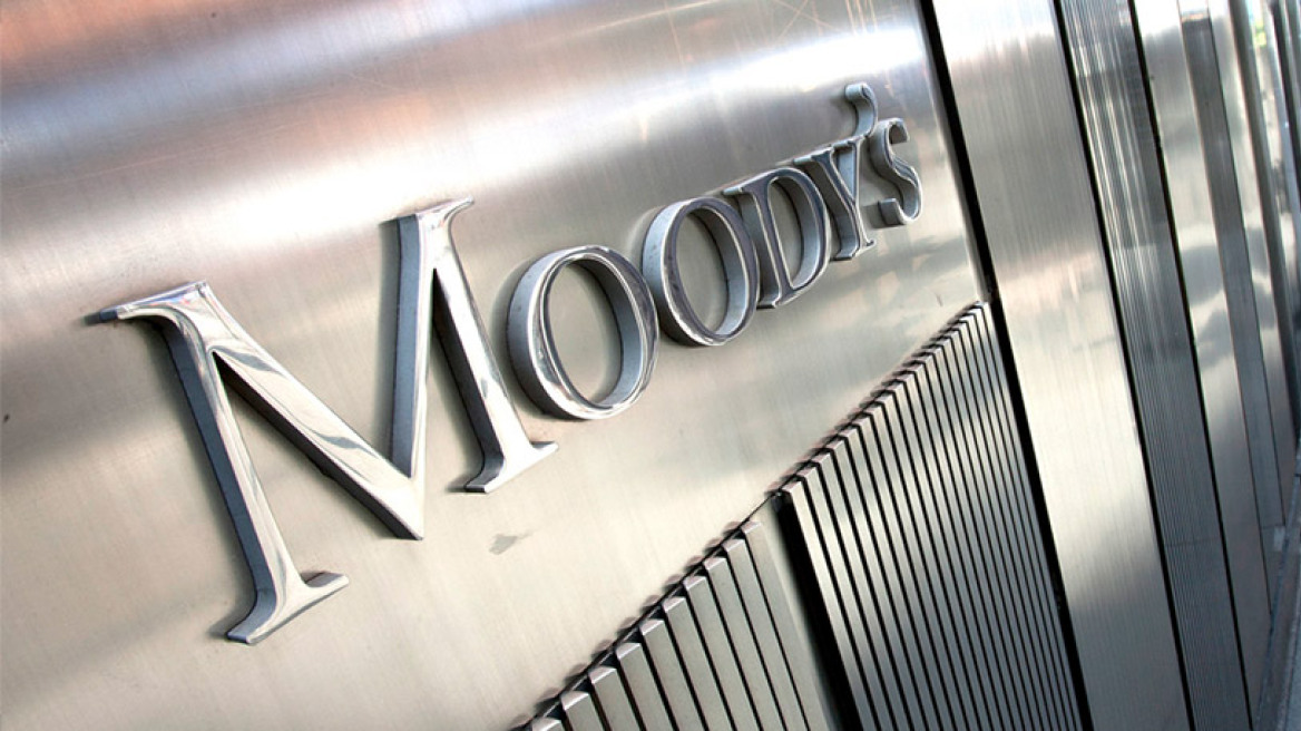 Η Moody's «βλέπει» έλεγχο κεφαλαίων και πάγωμα καταθέσεων στην Ελλάδα