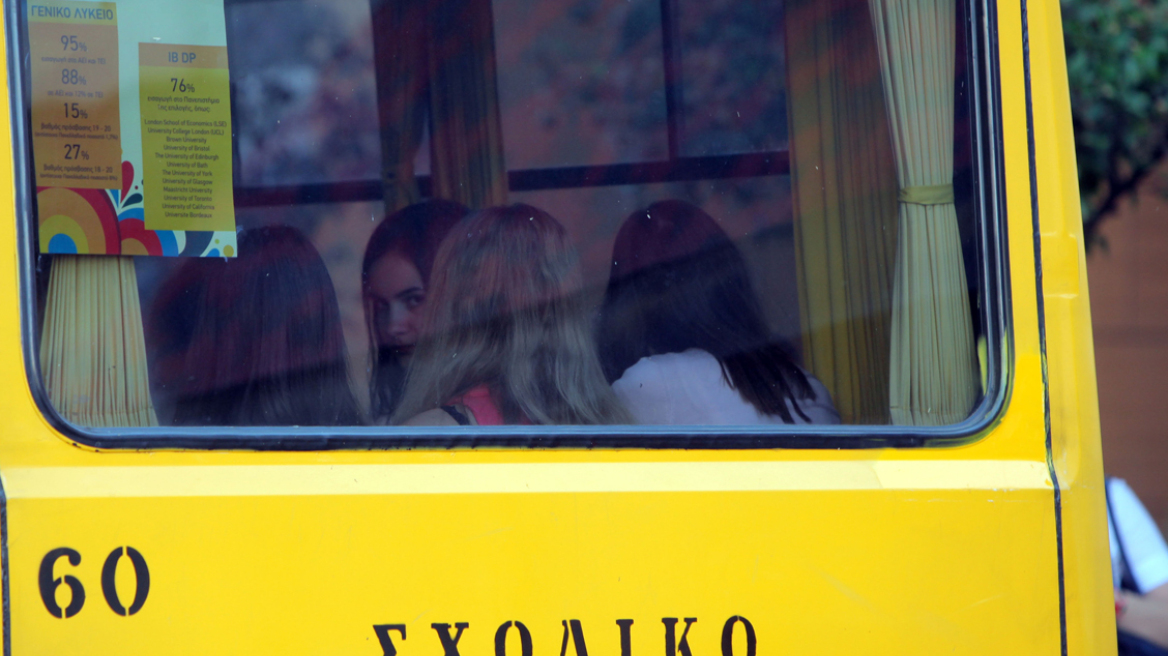 Λεωφορείο της ΕΘΕΛ συγκρούστηκε με σχολικό λεωφορείο στην Πετρούπολη