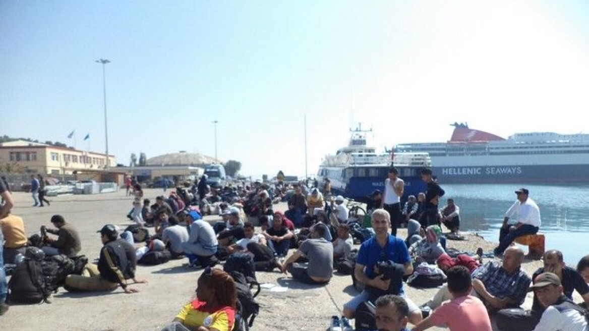 Μυτιλήνη: Το λιμάνι έχει μετατραπεί σε ανοικτό καταυλισμό