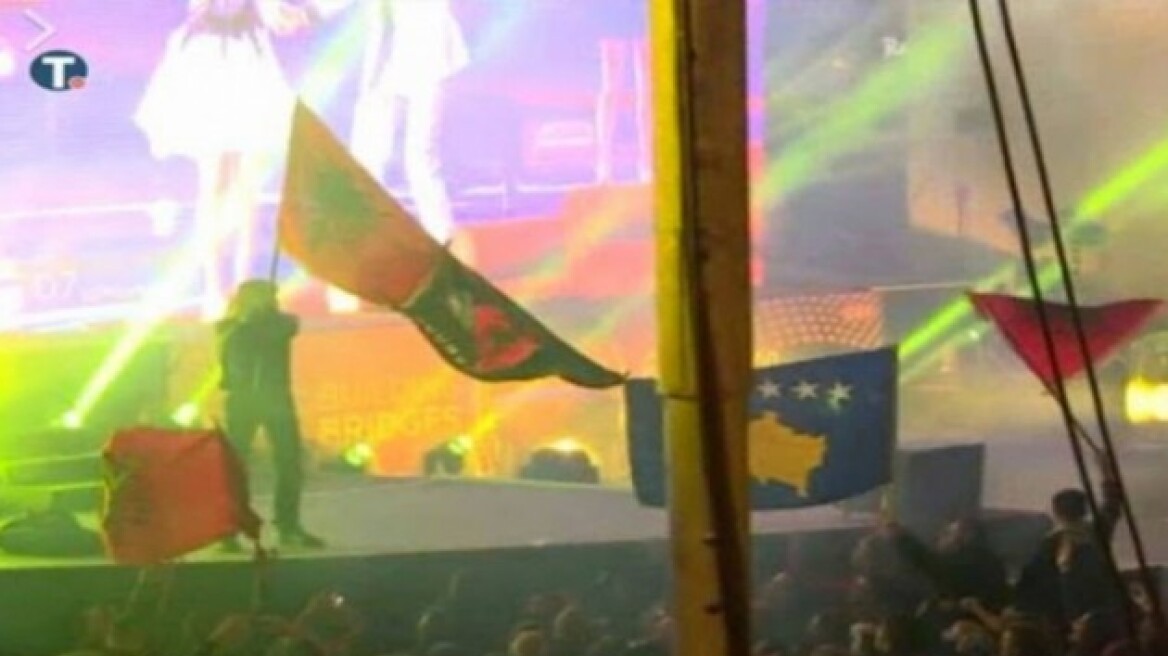 Βίντεο: Ύψωσαν την σημαία της «Μεγάλης Αλβανίας» στo «χωριό» της Εurovision