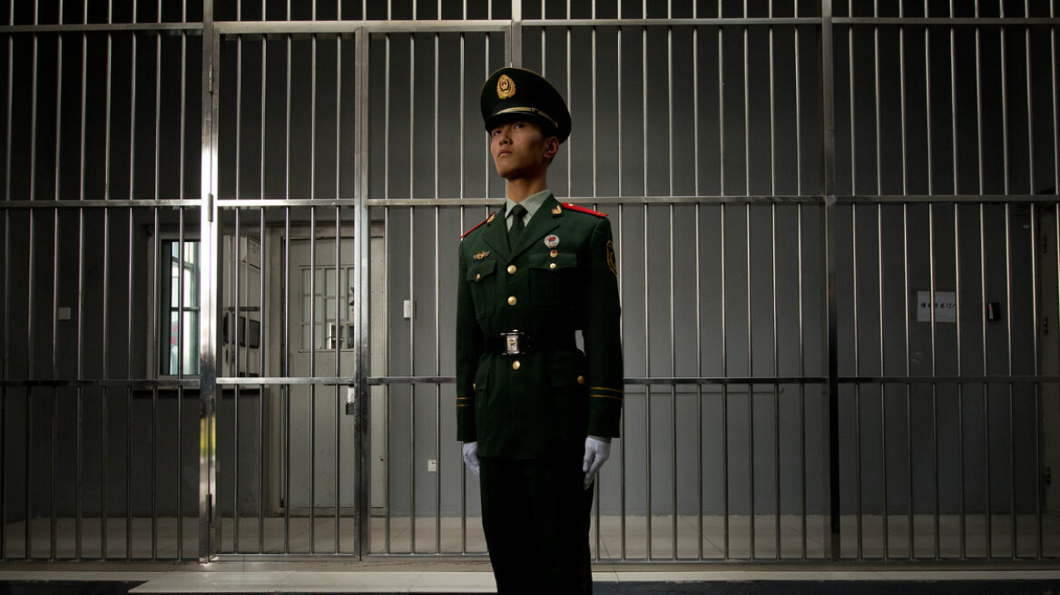 Κίνα: Ξεναγούν αξιωματούχους στις φυλακές ως προειδοποίηση ενάντια στη διαφθορά!