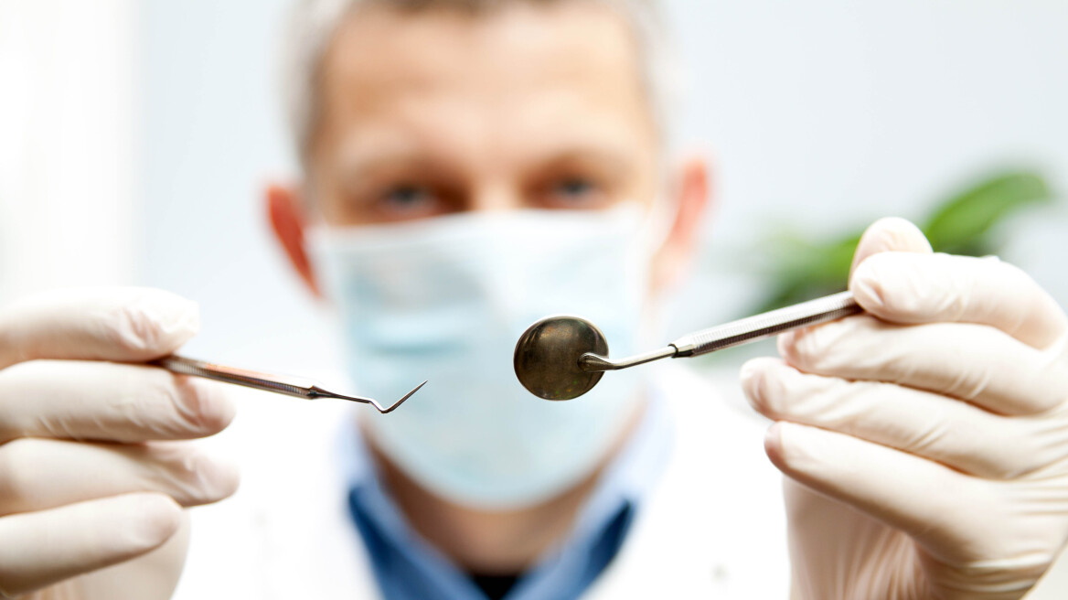 «Πολυτέλεια» η επίσκεψη στον οδοντίατρο για τους Έλληνες