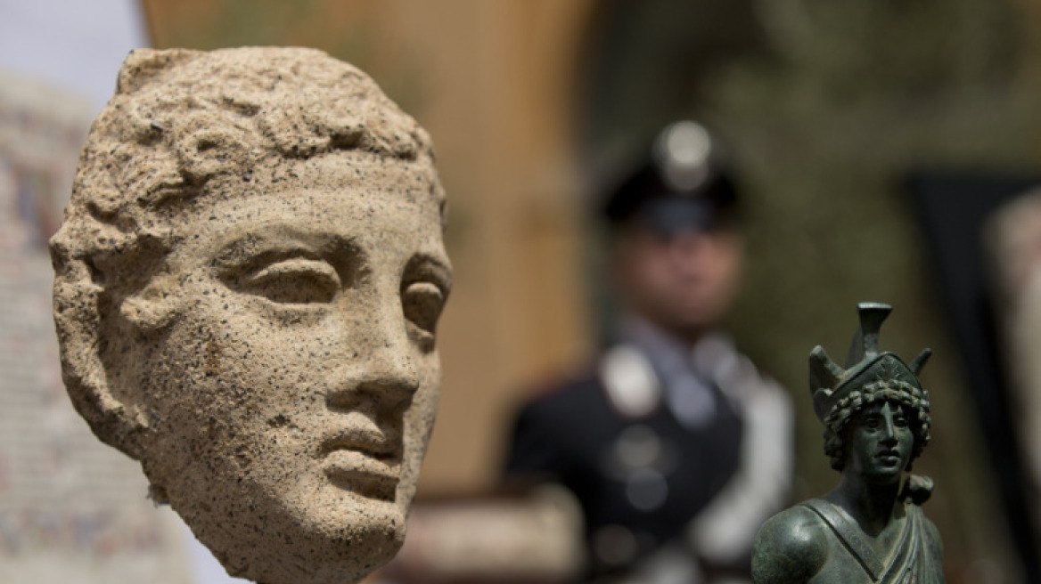 Στην Ιταλία επιστρέφουν οι ΗΠΑ 25 αρχαιότητες που είχαν κλαπεί